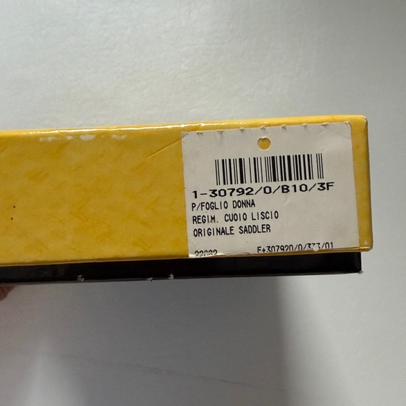 NEW! - FENDI Logo Passport Cover - Picture 12 of 12